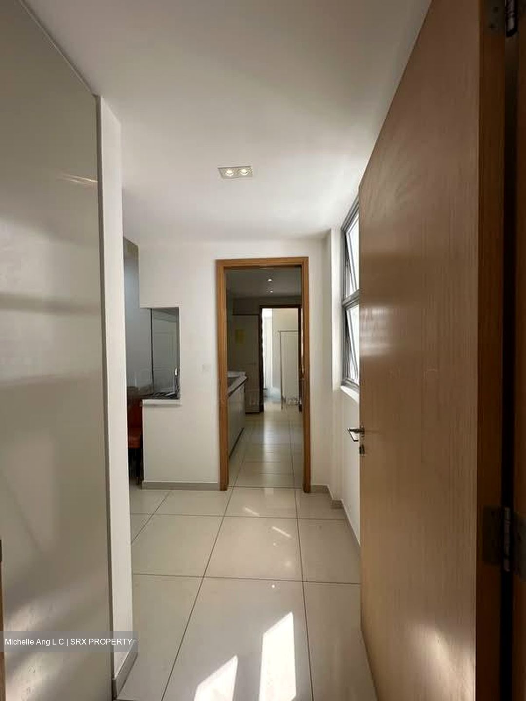 Prive (D19), Condominium #588218661